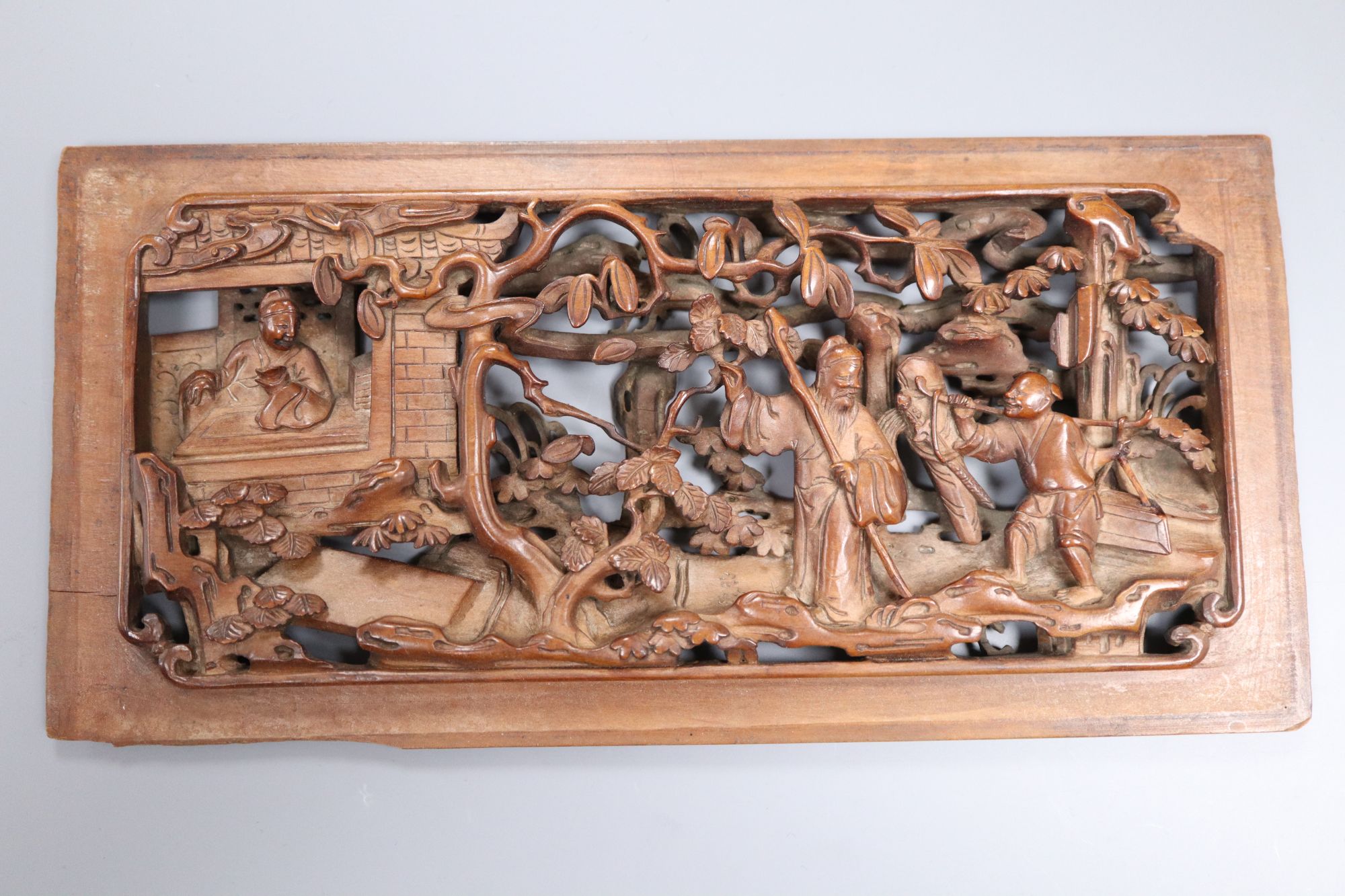 An 18th/19th century Chinese carved boxwood figure panel 20 x 10cm